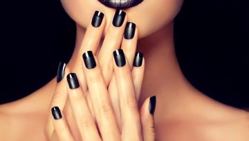 Unghie nere eleganti: idee e tendenze per una manicure sofisticata