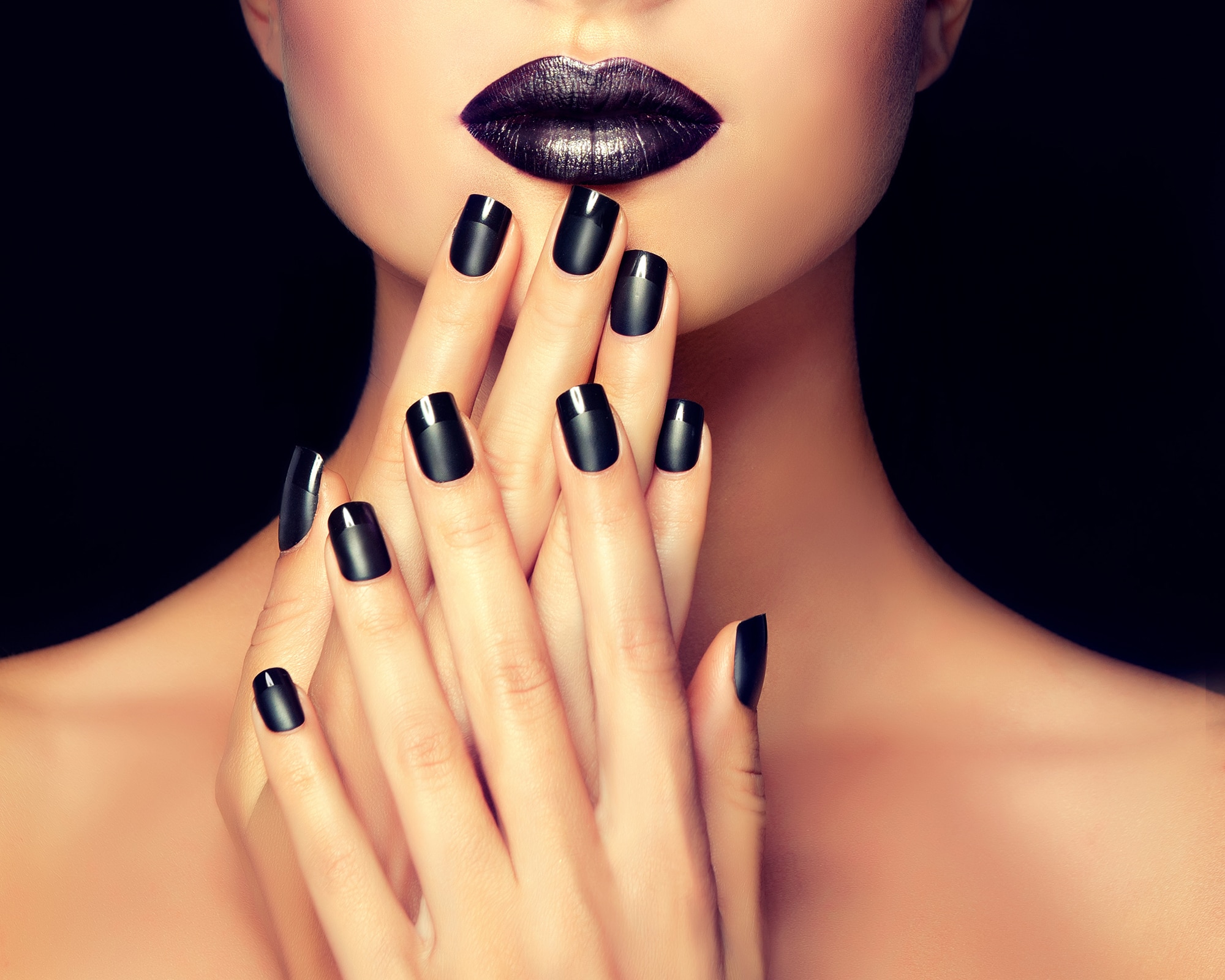 Unghie nere eleganti: idee e tendenze per una manicure sofisticata