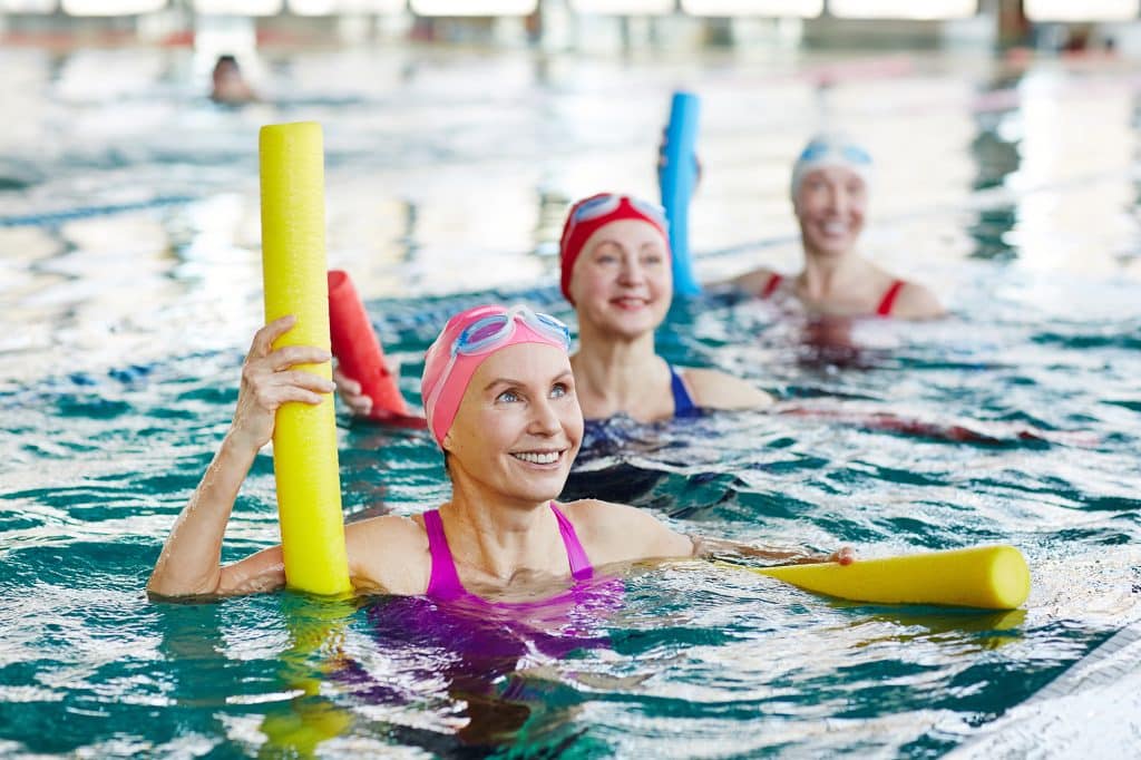 Come mantenere la forma fisica senza andare in palestra dopo i 60