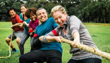 I migliori giochi di gruppo per adulti da fare in casa o all'aperto