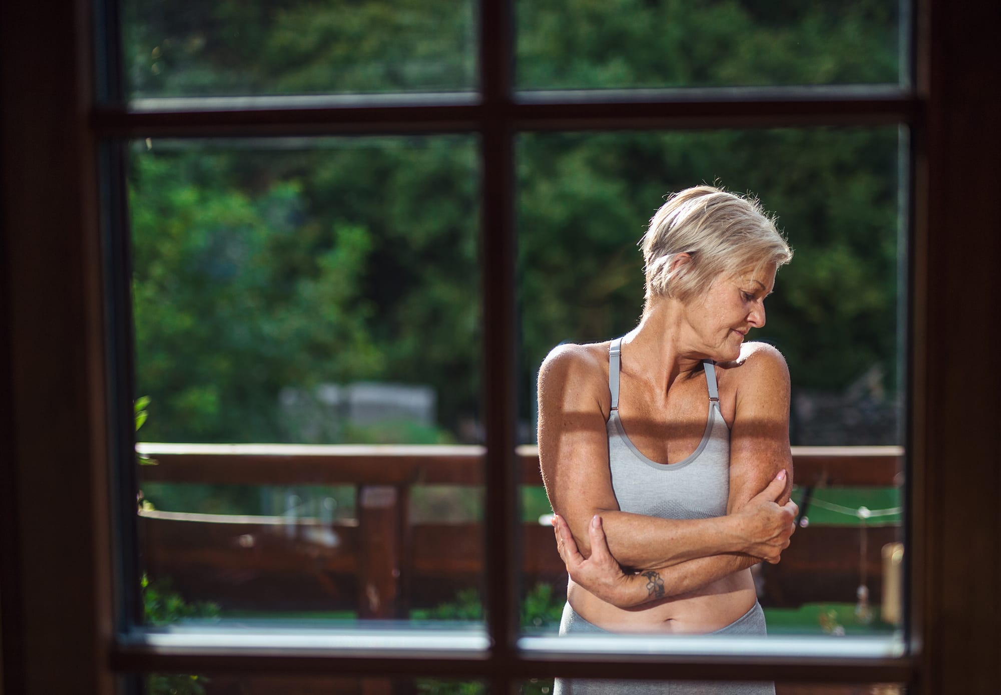 Seno cadente a 50 anni: cosa fare, cause e rimedi