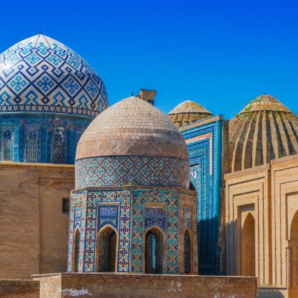 Uzbekistan: grandi steppe adorne di blu e di oro