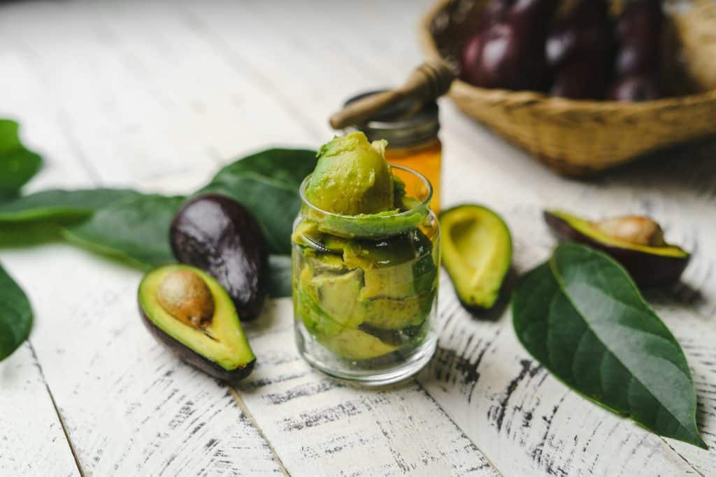 Avocado: proprietà, calorie e benefici per over 50