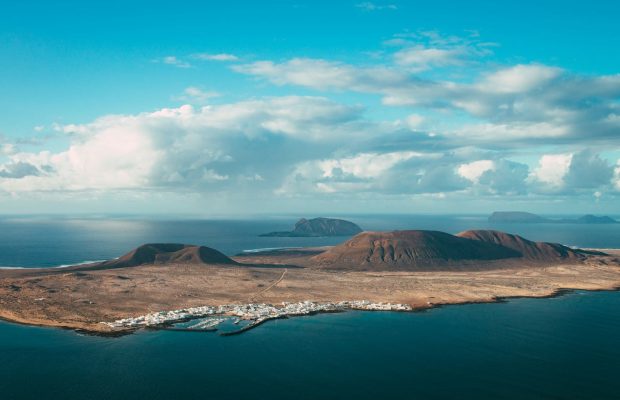 canarie-tenerife-zinah-insignia-Kzd9UqhaMjU-unsplash