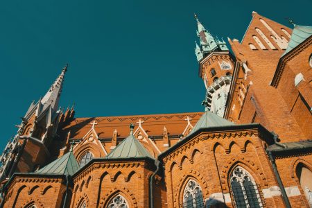 cracovia-polonia-nomadic-julien-UEyMyehRrbw-unsplash