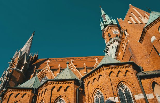 cracovia-polonia-nomadic-julien-UEyMyehRrbw-unsplash